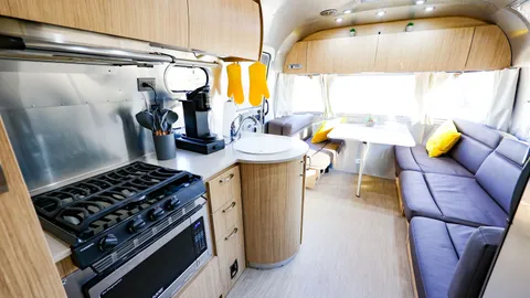 Airstream — image 8 of 8