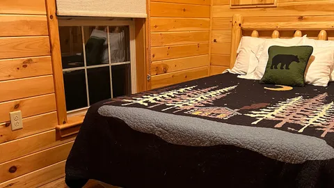 Twilight Terrace Cabin — image 4 of 4