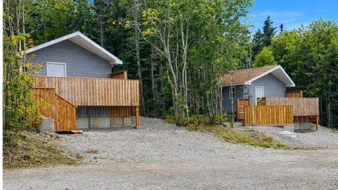 10. Deluxe cabin - Double/Bunk/Patio - Sleeps 3 — image 2 of 7