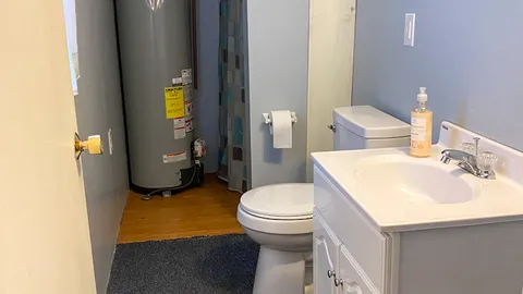 Cubby Hole — image 2 of 4