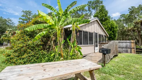 Cabin 1 — image 1 of 6