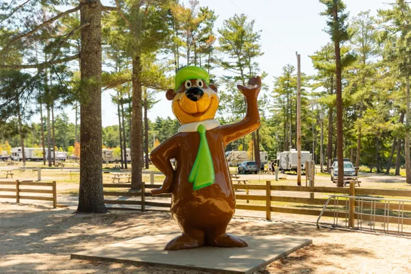 Good Night, Yogi Bear™! Weekend