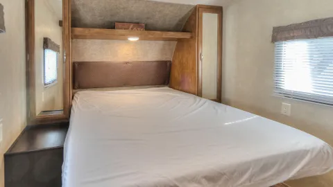 RV Rentals - RV 70 Papa's Hideaway — image 2 of 16