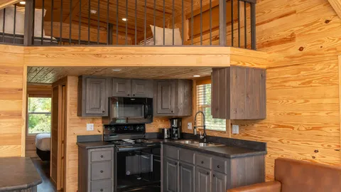 Magnolia Cabin — image 2 of 10