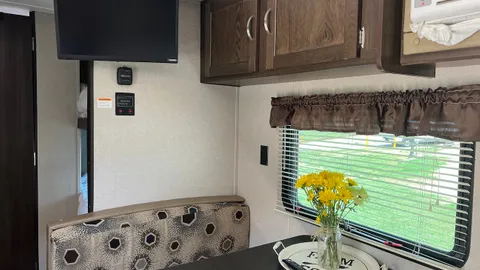 RV Rental — image 6 of 6