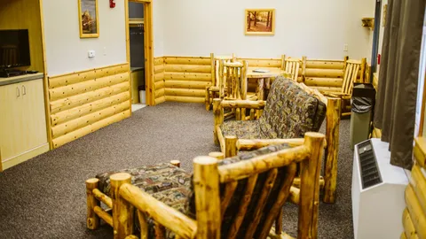 Fliesbach Cabins — image 2 of 16