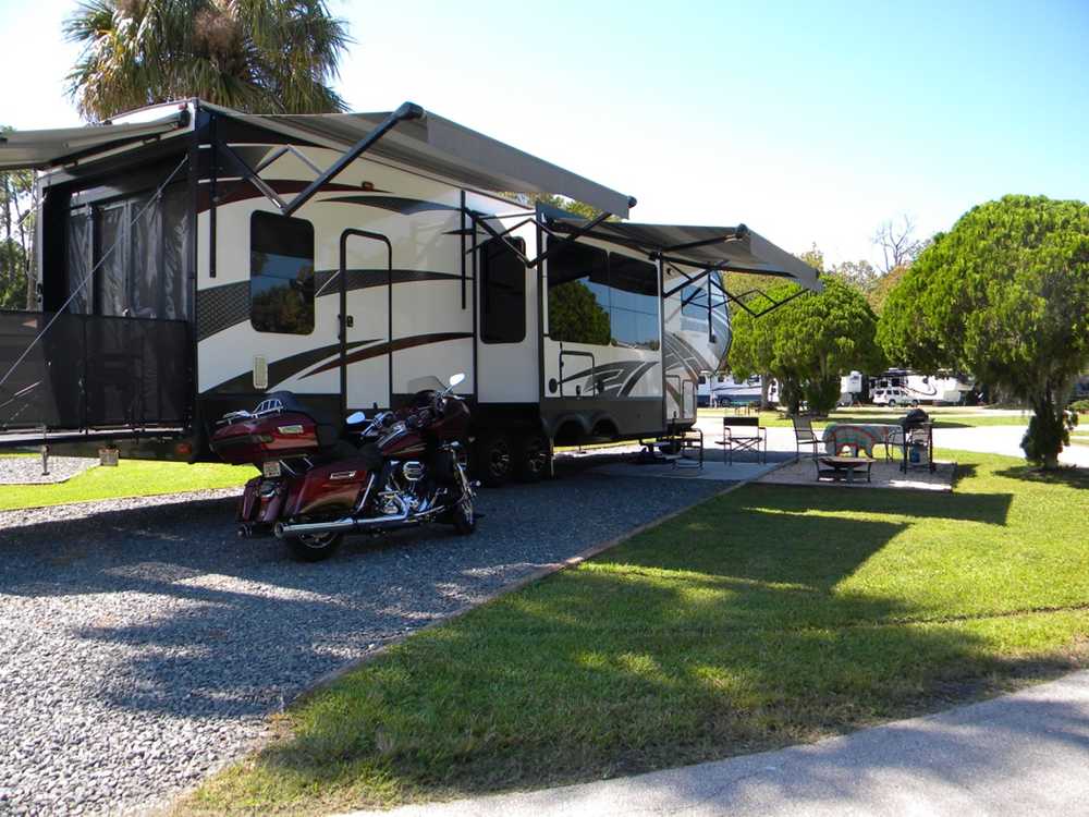 Deluxe Pull Thru RV Site