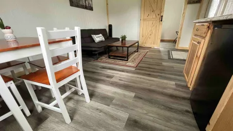 Rustic Cabin #4 - Sleeps 4 — image 8 of 8