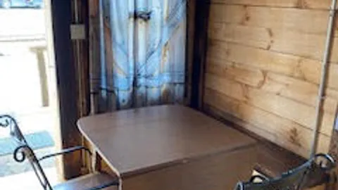 Cabin 11 — image 2 of 4