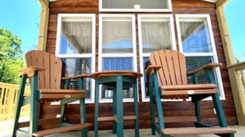 Parkview Cottage - Cracker Jack (4 Person) — image 2 of 13