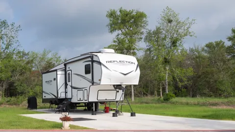 Prime Elite Back-In RV Sites — image 1 of 4