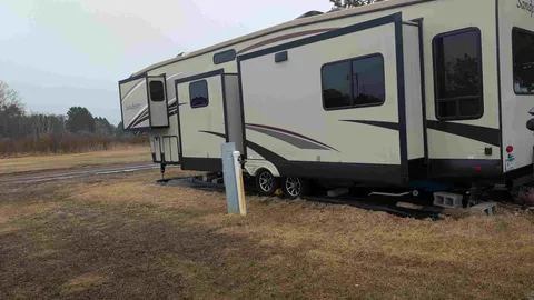 30/50 Amp Deluxe Waterfront RV Site — image 2 of 11