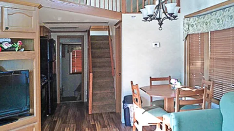 Cabin Style #12 2 Bedroom sleeps 6 — image 2 of 3