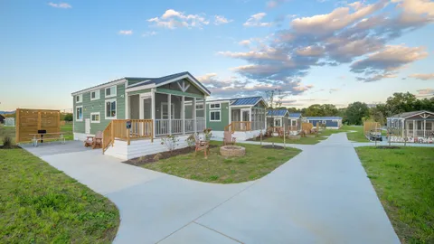 Deluxe Cottages - 2 Bedroom with Loft — image 1 of 14