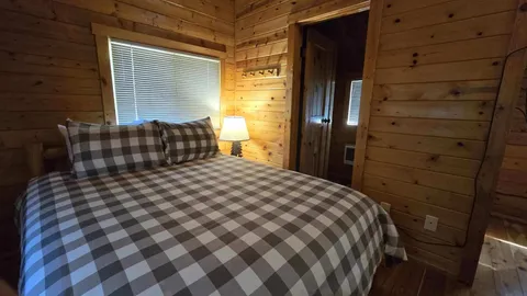 CABIN W/BATH — image 2 of 5