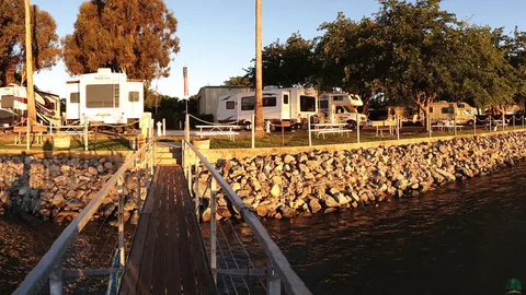 WATERFRONT - Pull in or Back in — image 2 of 10