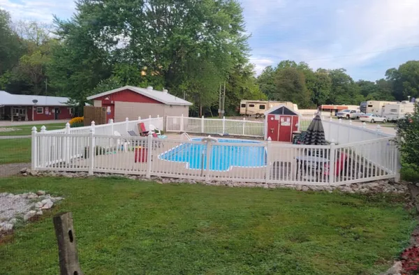 St Louis Mulberry RV Gardens, Mulberry Grove, Illinois campground