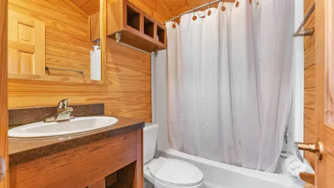 Yogi Bear™ Cabin — image 2 of 9