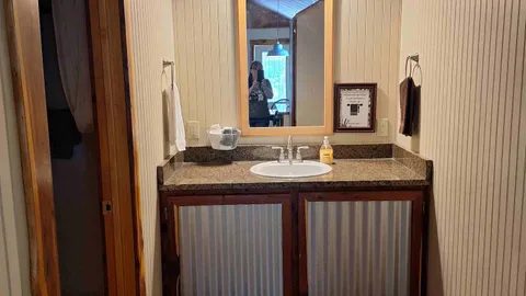 Bungalow — image 1 of 5