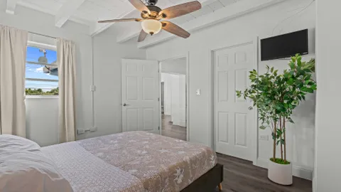 Captain's Suite - 2 Bedroom with Full Kitchen Sleeps 6 — image 10 of 10