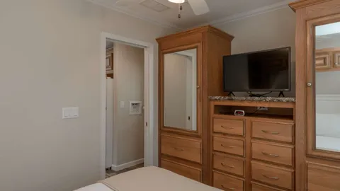 Standard Cottage Rental 2 Bedroom — image 2 of 11