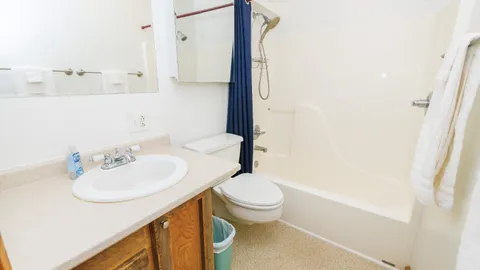 Dolly's Place — image 2 of 5