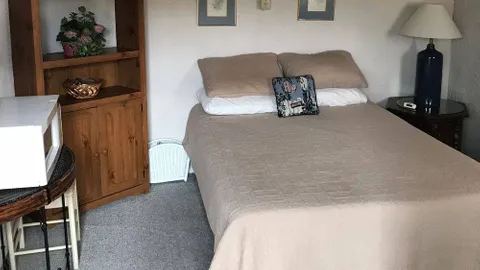 1 Full Bed, Sleeps 2, Electric — image 2 of 2