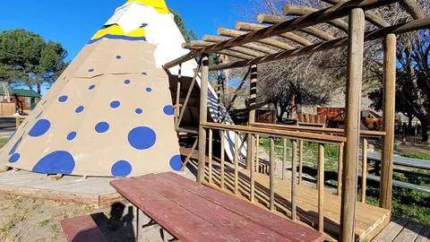 TeePee - 5 Persons — image 1 of 7