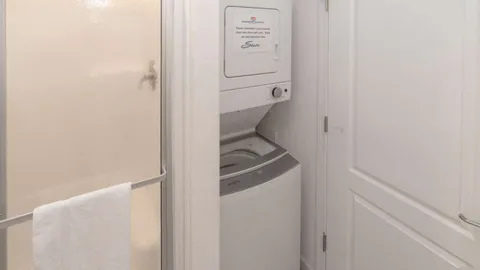 Vacation Rental 1 Bedroom — image 2 of 11
