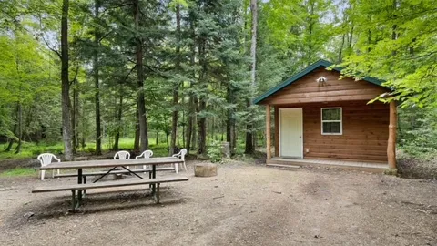 Deluxe Cabin — image 6 of 6