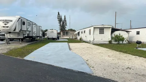 50 AMP Full Hookup RV Site /Wi-fi tower — image 1 of 5
