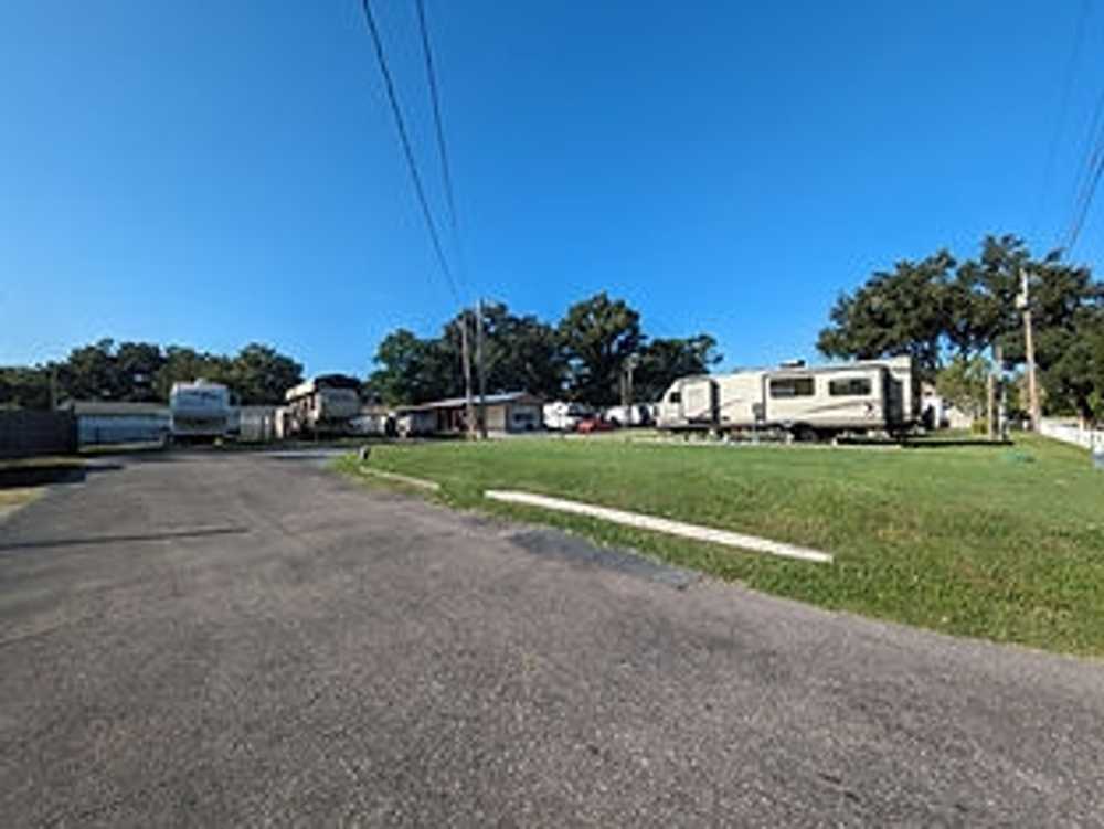 Gibsonia RV park, Lakeland, Florida - Photo 5