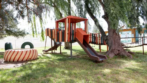 Cabin — image 2 of 6