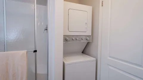Standard Rental 1 Bedroom — image 2 of 10