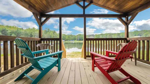 Lakeside Cabin — image 1 of 6