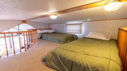 Whitetail Cabin — image 5 of 5