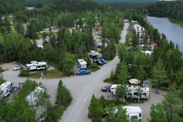 Blue Canoe Family RV Park – photo 1