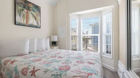 Waterfront Keys Cottage with Sleeping Loft Sleeps 7 — image 10 of 10