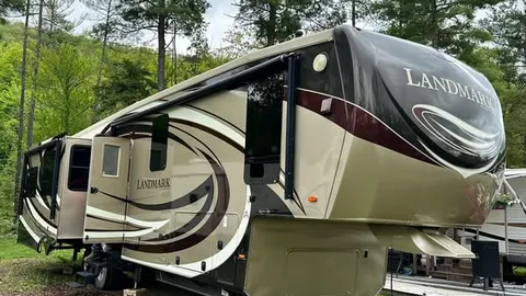 Camper Rental- Landmark — image 1 of 8