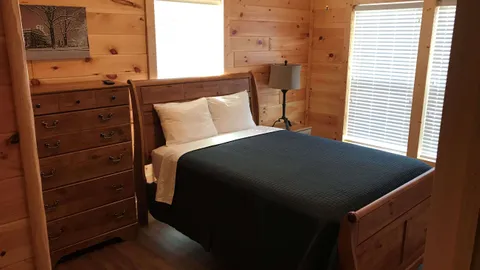 Deluxe Two Bedroom Cabin — image 2 of 9