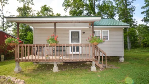 Deluxe Cabin 1 — image 1 of 10