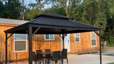 Deluxe Cabins — image 2 of 8