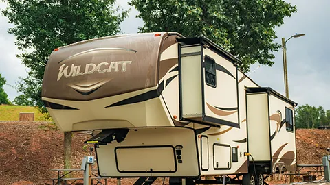 30/50 Amp Deluxe Lakeside RV Site - Pavement (L) — image 2 of 3