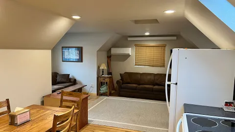 Mickelson Trail Suite - Sleeps 8 — image 2 of 10