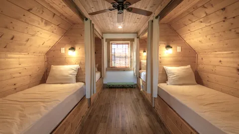 Oar Cabin — image 2 of 14