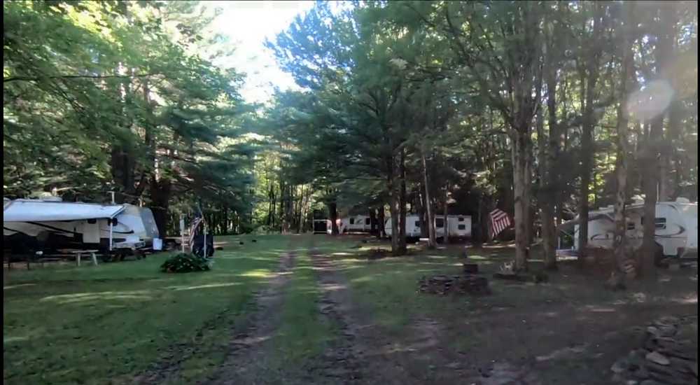 Aurora B's Family Campground - Photo 2