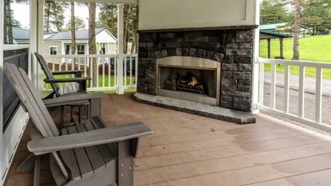 Elite Premium Cabin 2 Bedroom w/Loft — image 9 of 9