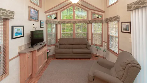 Deluxe Lake View — image 2 of 10