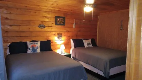 Deluxe One Bedroom Cabin — image 2 of 6