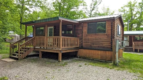 C10 Pheasant Cabin — image 2 of 15